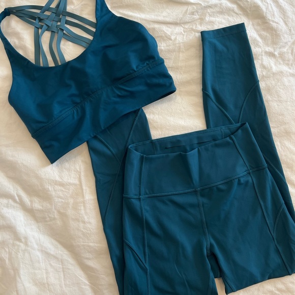 Lululemon In Movement Tight 25" *Everlux in Bermuda Teal Size 4 - Picture 12 of 13